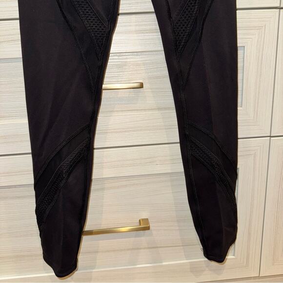 Lululemon Bootcamp Ready Tight 25"
Black 4 - Picture 10 of 14